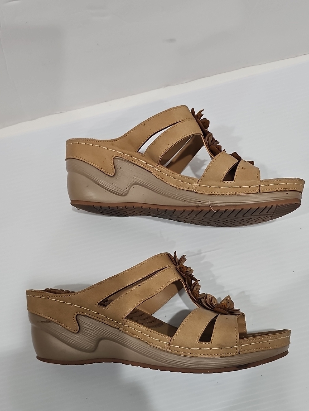 HARENCE Beige Sandals W/ Arch Support & Massage Orthopedic Slip On  Sz 39 /9